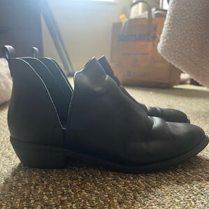 Universal Thread booties